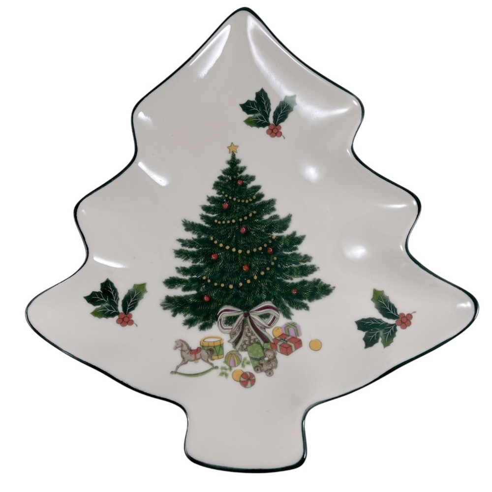 Mikasa Heritage Christmas Story Tree-Shaped Tray with box. Like New